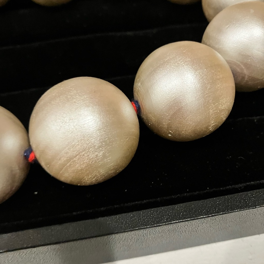 Clare V Oversized Pearl Necklace with Cream Beads - Picture 4 of 6